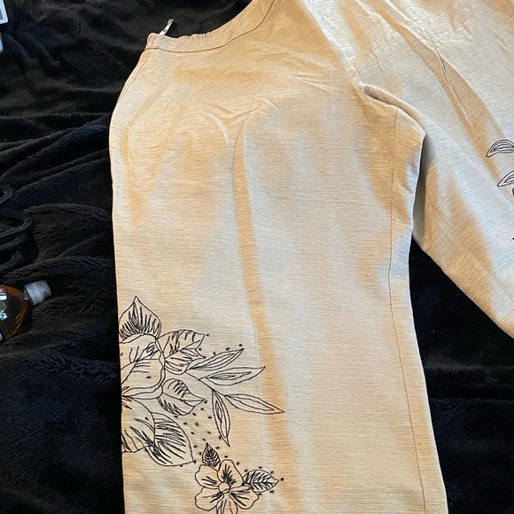 Silk light tan pants with beaded flowers - Picture 8 of 9